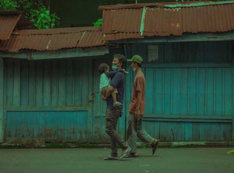 film blue artinya bahasa indonesia nya dalam bahasa indonesia